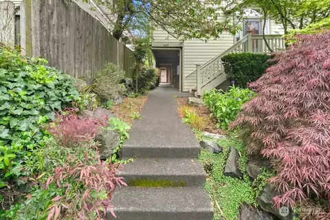 4418 Corliss Ave N #B, Seattle, WA 98103