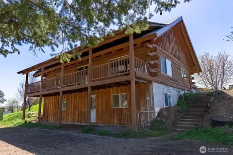 364 E Chewuch Rd, Winthrop, WA 98862