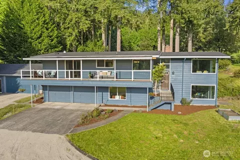 10121 Crescent Valley Dr NW, Gig Harbor, WA 98332