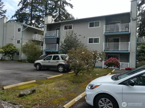 5812 200th St SW #B, Lynnwood, WA 98036