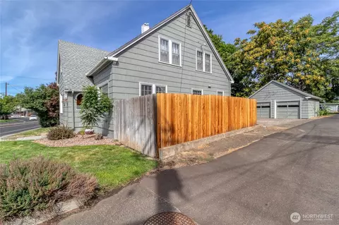 Exterior - 609 E Isaacs Ave, Walla Walla, WA 99362 photo 6 of 7