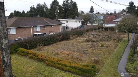 8209 Densmore Ave, Seattle, WA 98103