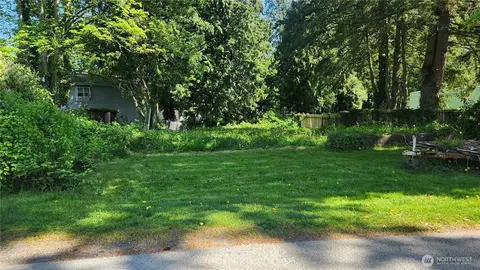 8230 Beachway Dr, Blaine, WA 98230