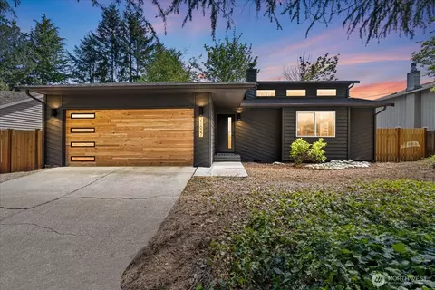 21627 SE 267th St, Maple Valley, WA 98038