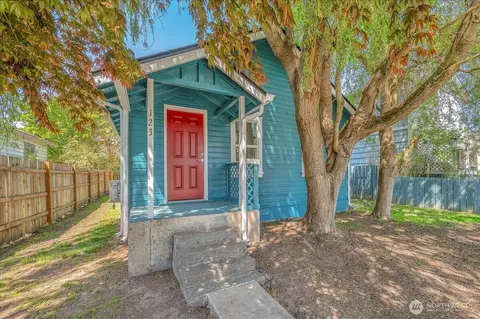 123 18th Ave, Longview, WA 98632