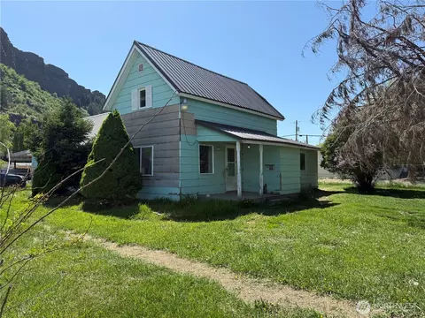 22037 NE Alcan Rd, Grand Coulee, WA 99133
