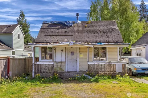 314 E Section St, Mount Vernon, WA 98273