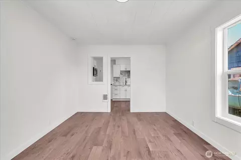 Living - 3114 Delaware St, Longview, WA 98632 photo 3 of 5