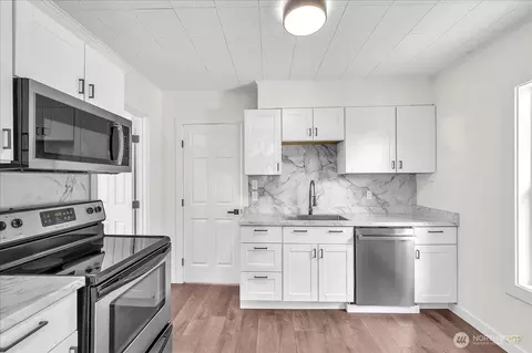 Kitchen - 3114 Delaware St, Longview, WA 98632 photo 2 of 4