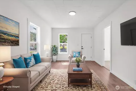 Living - 3114 Delaware St, Longview, WA 98632 photo 1 of 5