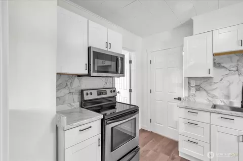 Kitchen - 3114 Delaware St, Longview, WA 98632 photo 4 of 4