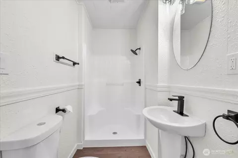 Bath - 3114 Delaware St, Longview, WA 98632 photo 2 of 2