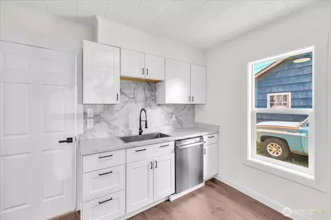 Kitchen - 3114 Delaware St, Longview, WA 98632 photo 1 of 4