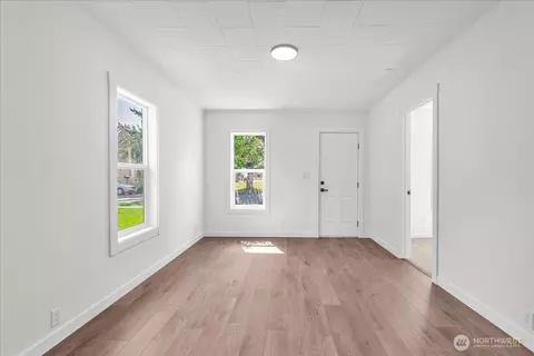 Living - 3114 Delaware St, Longview, WA 98632 photo 2 of 5
