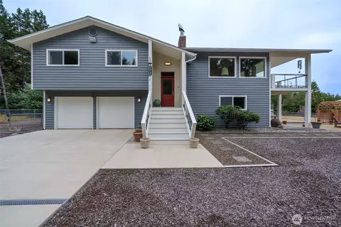 912 36th Ln, Seaview, WA 98644