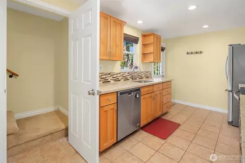 Kitchen - 411 Rose Way, Everett, WA 98203 photo 3 of 3