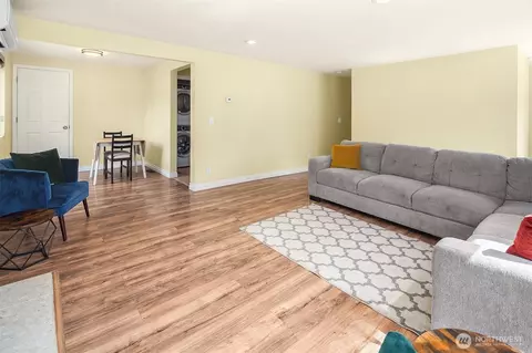 Living - 411 Rose Way, Everett, WA 98203 photo 4 of 4