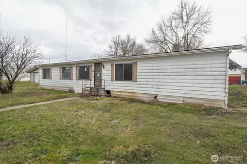 204 E Oak St, Saint John, WA 99171