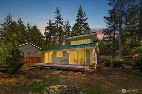 19112 17th St SW, Lakebay, WA 98349