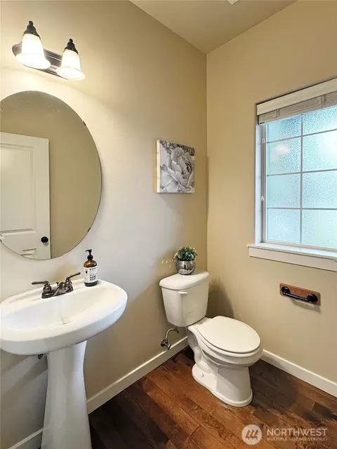 Bath - 629 194th Pl SE, Bothell, WA 98012 photo 1 of 3