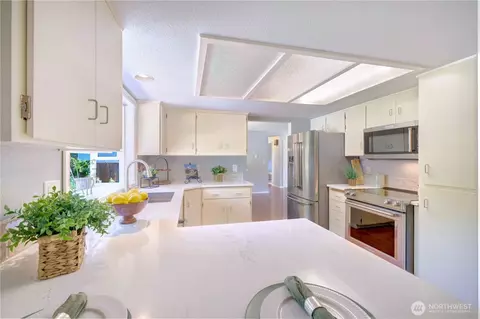 Kitchen - 13915 23rd Dr SE, Mill Creek, WA 98012 photo 2 of 2