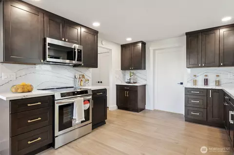 Kitchen - 22515 3rd Ave SE, Bothell, WA 98021 photo 3 of 4