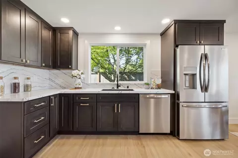 Kitchen - 22515 3rd Ave SE, Bothell, WA 98021 photo 4 of 4