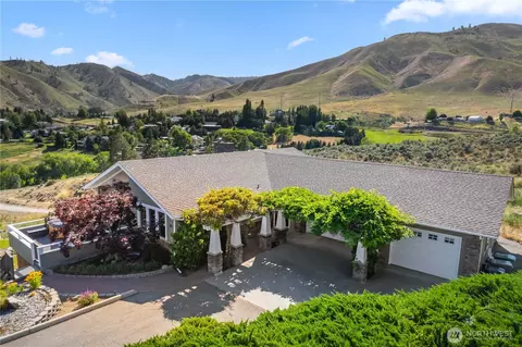 1014 Westmorland Dr, Wenatchee, WA 98801