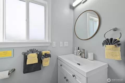 Bath - 1396 Heath Rd, Sequim, WA 98382 photo 2 of 2