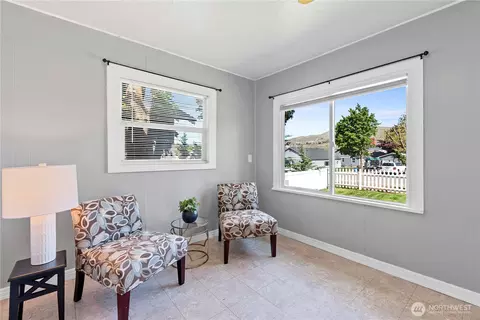 314 E Okanogan Ave, Chelan, WA 98816 photo 2
