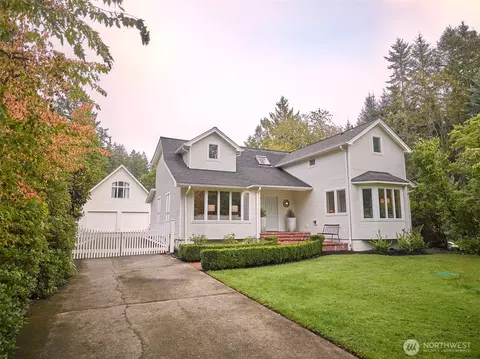 5990 Battle Point Dr NE, Bainbridge Island, WA 98110