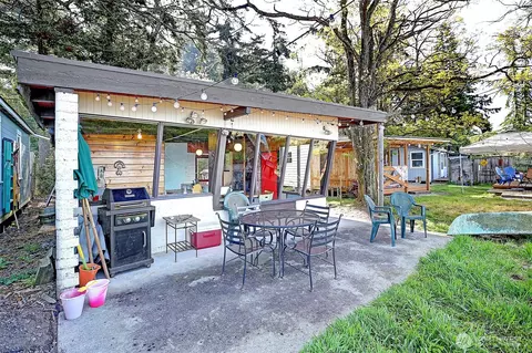 567 Sundin Dr, Camano Island, WA 98282