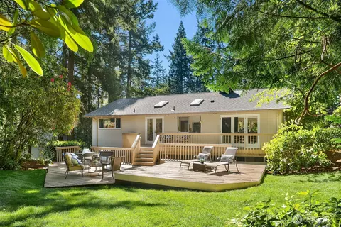 12802 NE 26th Pl, Bellevue, WA 98005