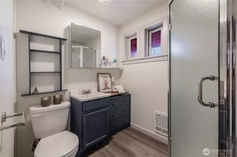 Bath - 2035 Fairview Ave E #D, Seattle, WA 98102 photo 1 of 1
