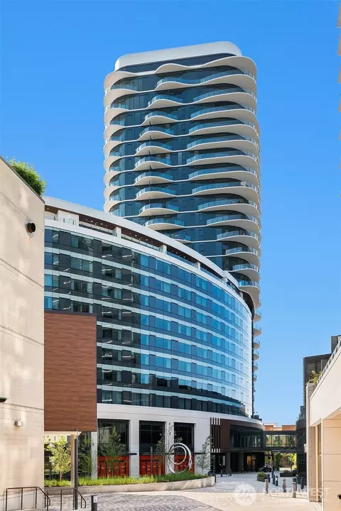 838 Avenue Sq NE #309, Bellevue, WA 98004