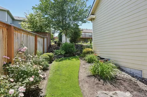 Exterior - 1610 NW 34th Ave, Camas, WA 98607 photo 3 of 10