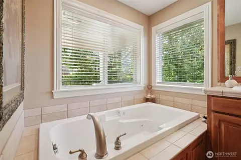 Bath - 1610 NW 34th Ave, Camas, WA 98607 photo 2 of 4