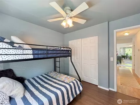 Bedroom - 401 Dungeness Mdws, Sequim, WA 98382 photo 4 of 7
