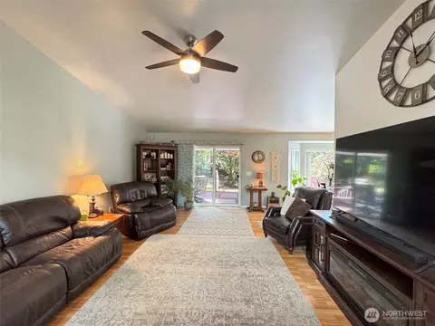 Living - 401 Dungeness Mdws, Sequim, WA 98382 photo 6 of 6