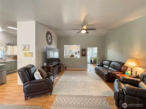 Living - 401 Dungeness Mdws, Sequim, WA 98382 photo 5 of 6