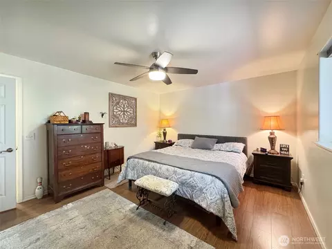 Bedroom - 401 Dungeness Mdws, Sequim, WA 98382 photo 6 of 7