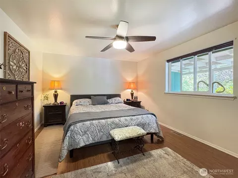 Bedroom - 401 Dungeness Mdws, Sequim, WA 98382 photo 5 of 7