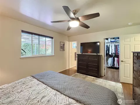 Bedroom - 401 Dungeness Mdws, Sequim, WA 98382 photo 7 of 7