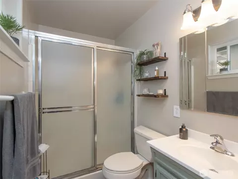 Bath - 401 Dungeness Mdws, Sequim, WA 98382 photo 2 of 2