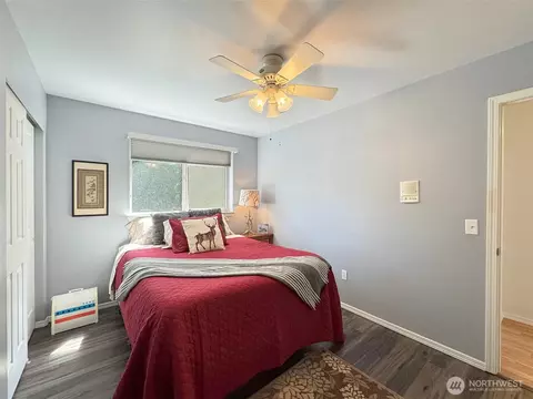Bedroom - 401 Dungeness Mdws, Sequim, WA 98382 photo 2 of 7