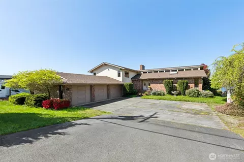 1210 E Lakeshore Dr, Lake Stevens, WA 98258