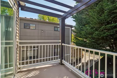 Exterior - 215 20th Ave E #305, Seattle, WA 98112 photo 3 of 4