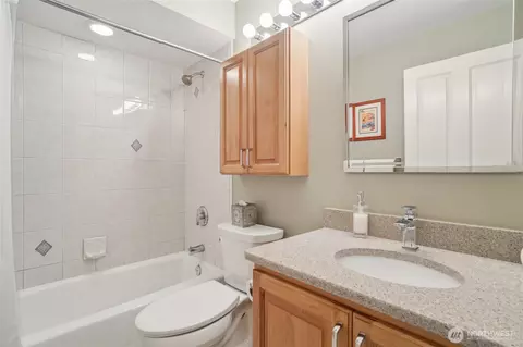 Bath - 215 20th Ave E #305, Seattle, WA 98112 photo 3 of 3