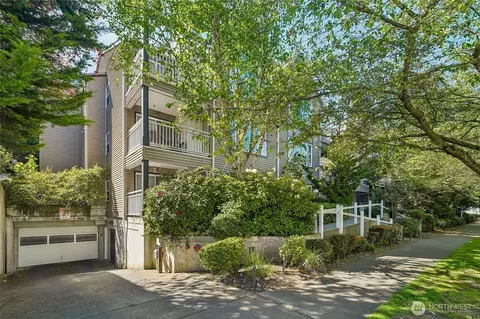 215 20th Ave E #305, Seattle, WA 98112