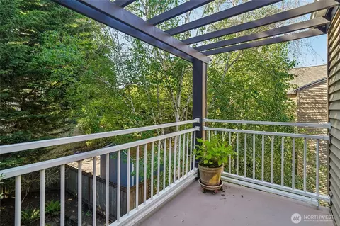 Exterior - 215 20th Ave E #305, Seattle, WA 98112 photo 2 of 4